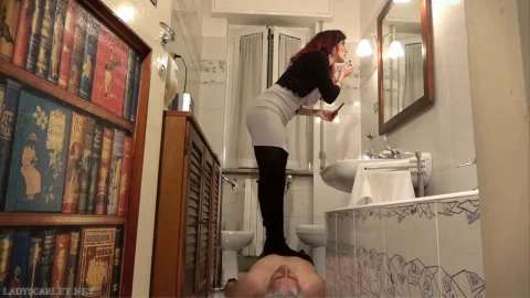 Lady Scarlet | Bathroom Object